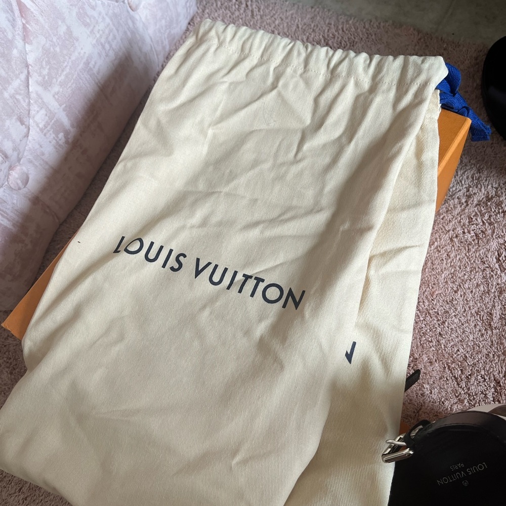 Louis Vuitton Matchmake black Cross Sandle - Picture 12 of 13